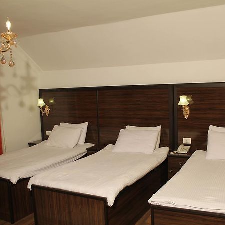Hotel Adria Pristina Eksteriør bilde