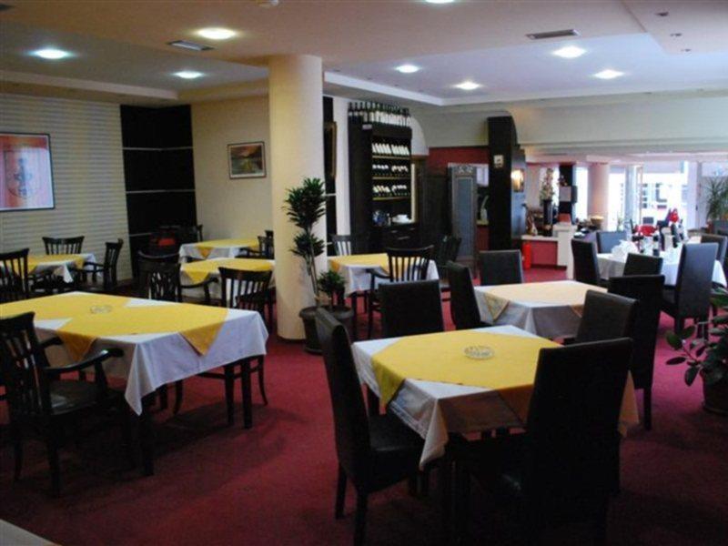 Hotel Adria Pristina Eksteriør bilde