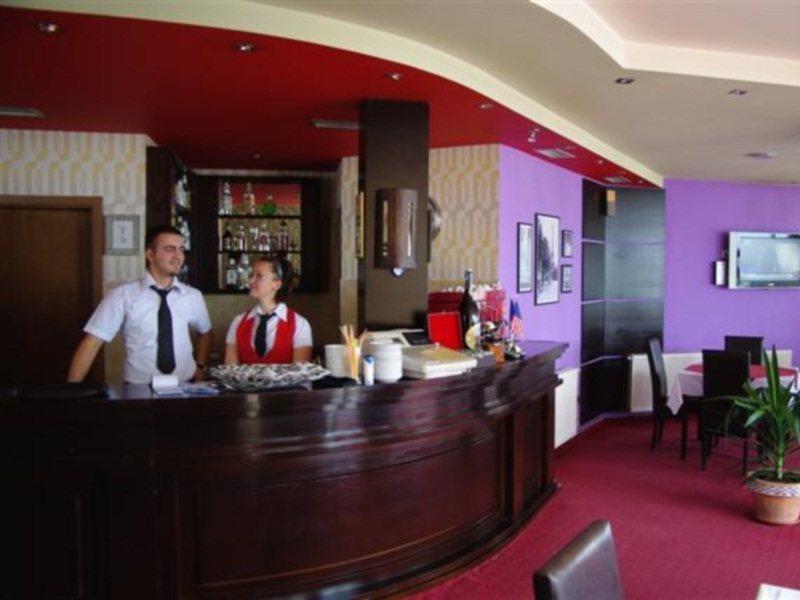 Hotel Adria Pristina Eksteriør bilde