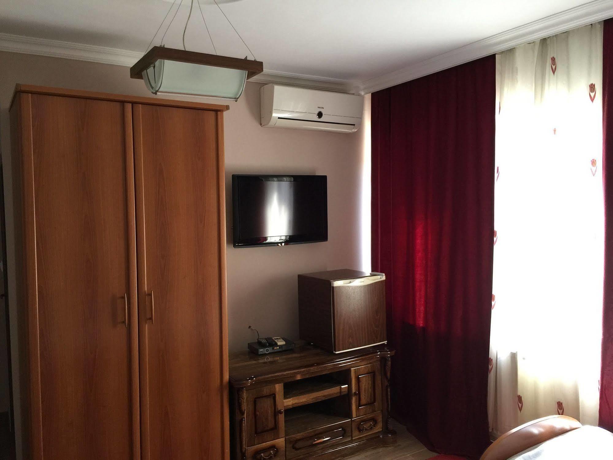Hotel Adria Pristina Eksteriør bilde
